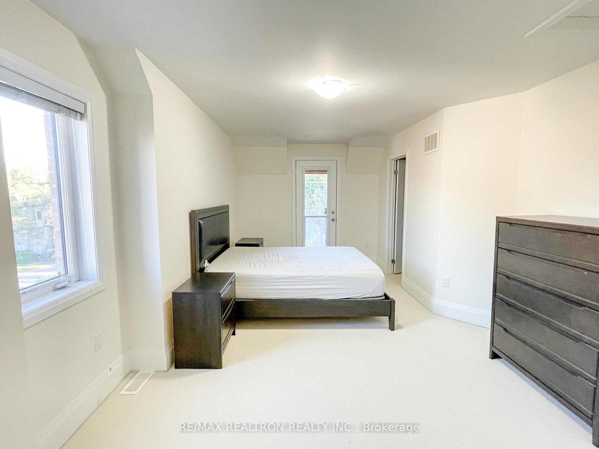 254 Finch Avenue photo 22