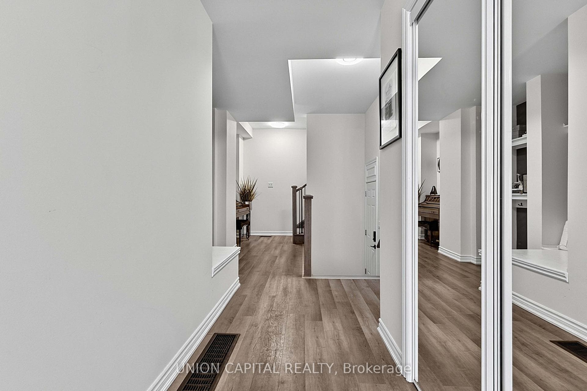 16 Thomas Frisby Jr Crescent photo 4