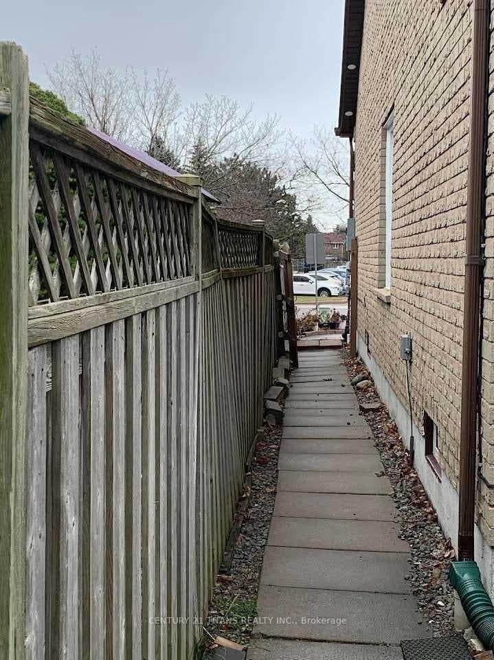 74 Canmore Boulevard photo 15