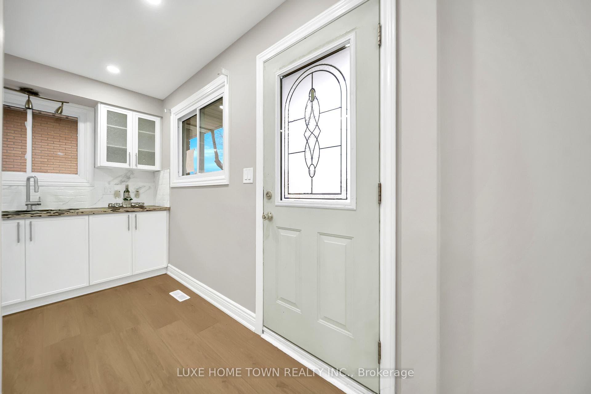 46 Elmwood Avenue photo 7