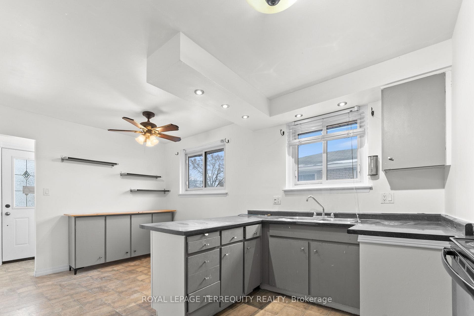 683 Adelaide Avenue Unit Main photo 4