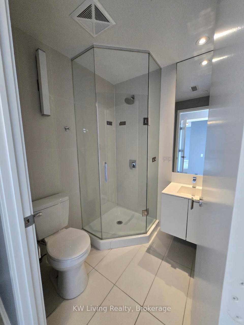 125 Peter Street Unit 901 photo 6