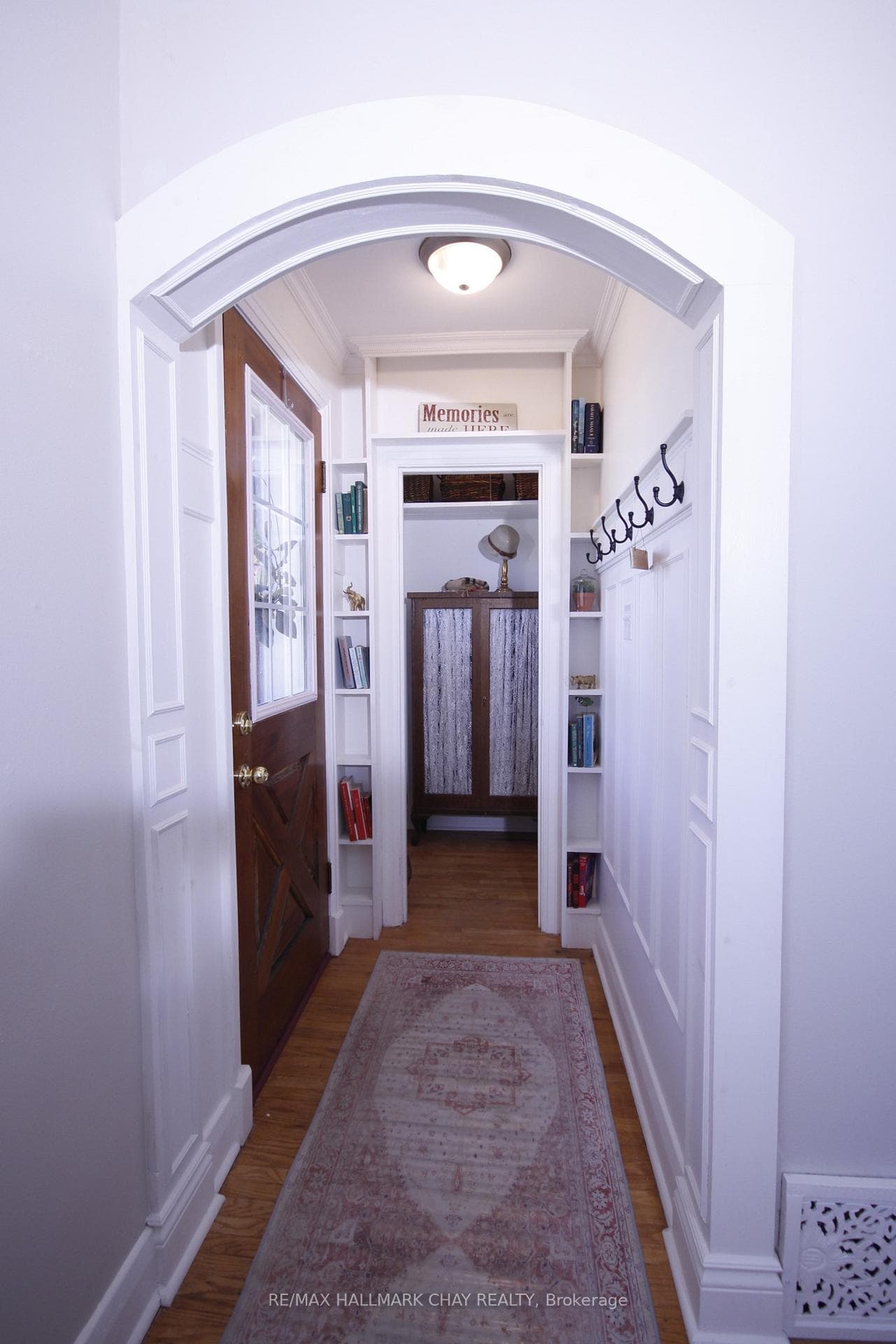 139 Penetang Street photo 9