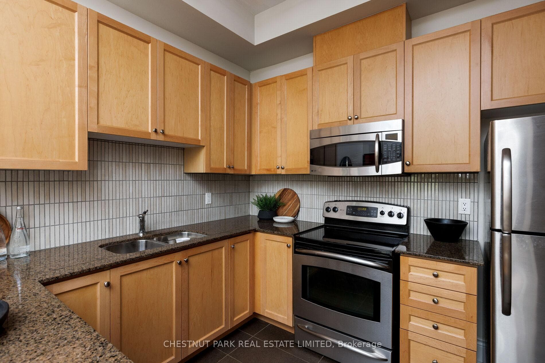 53 Connaught Avenue photo 9