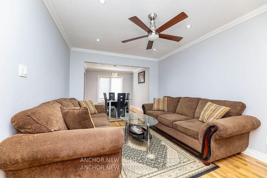 55 Meekings Drive photo 5