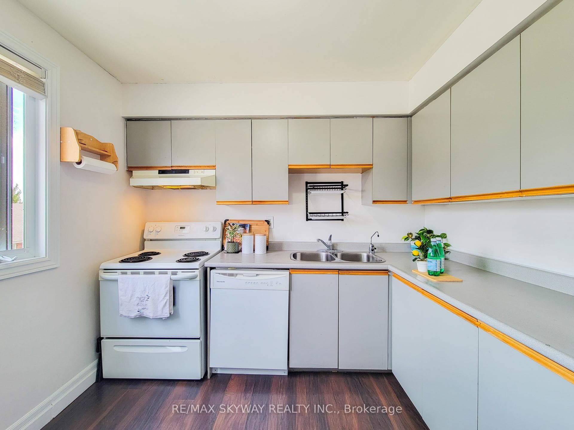56 Harris Avenue Unit B photo 24