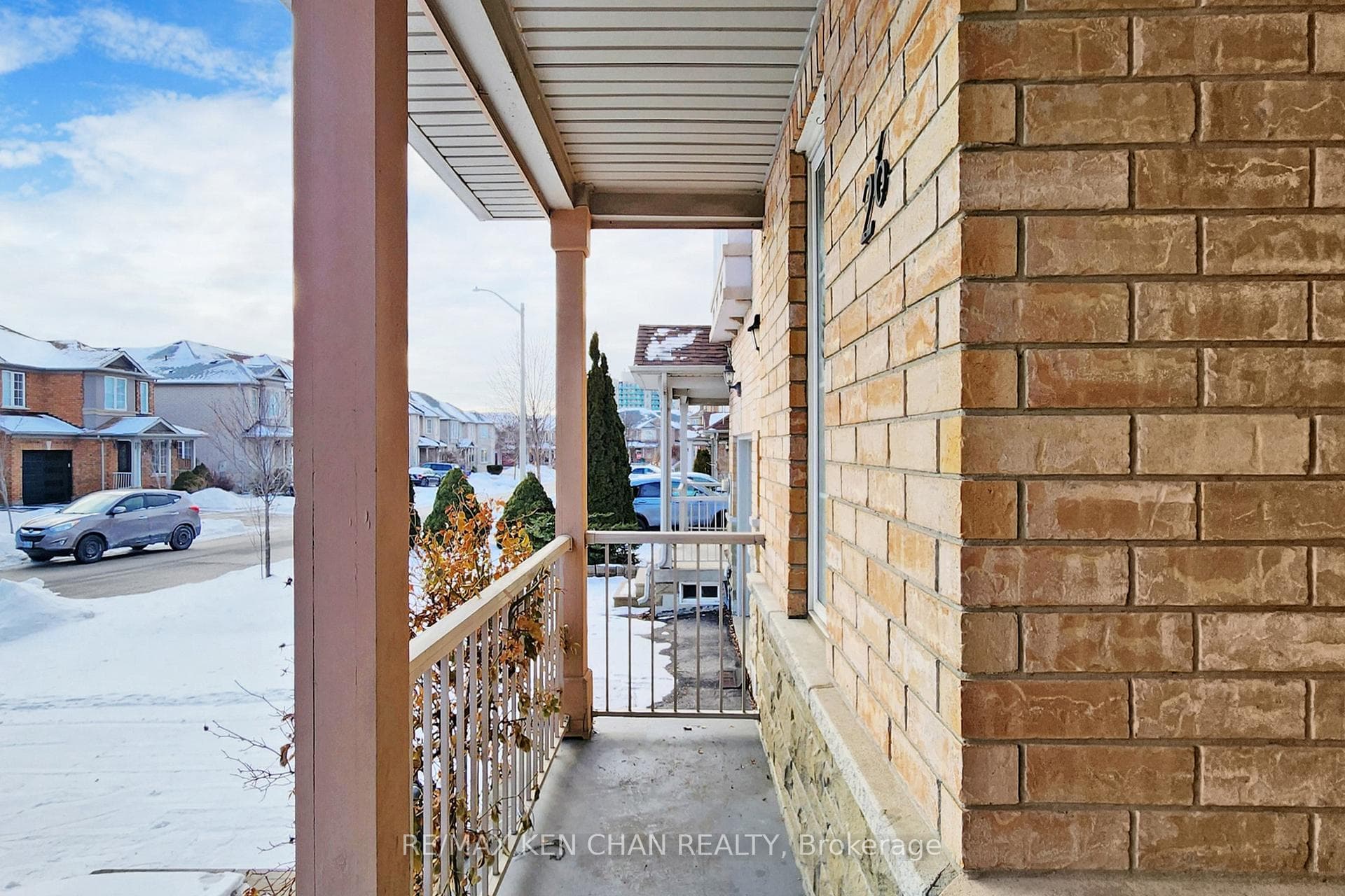 26 Waterton Crescent photo 3