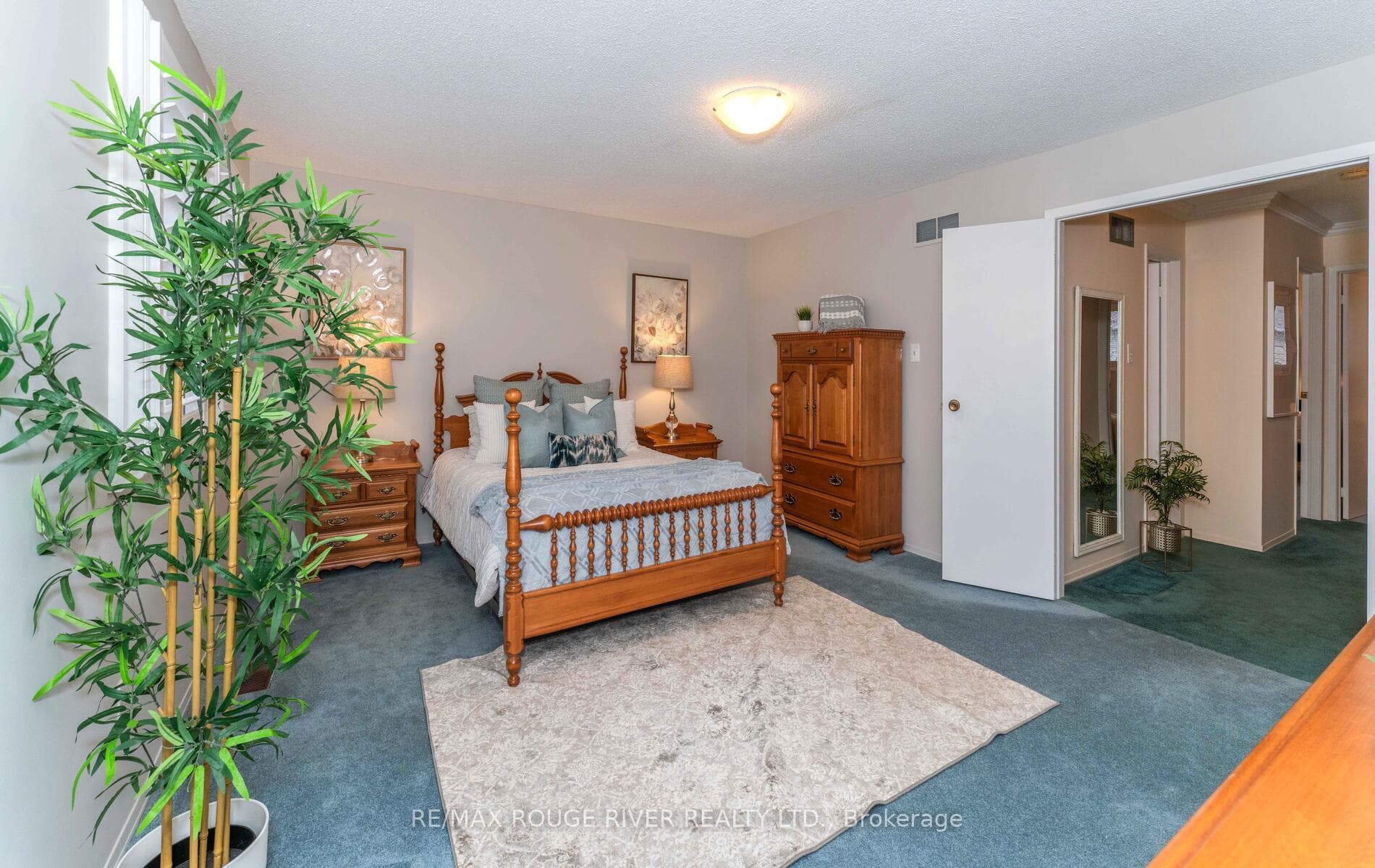 137 Maberley Crescent photo 24