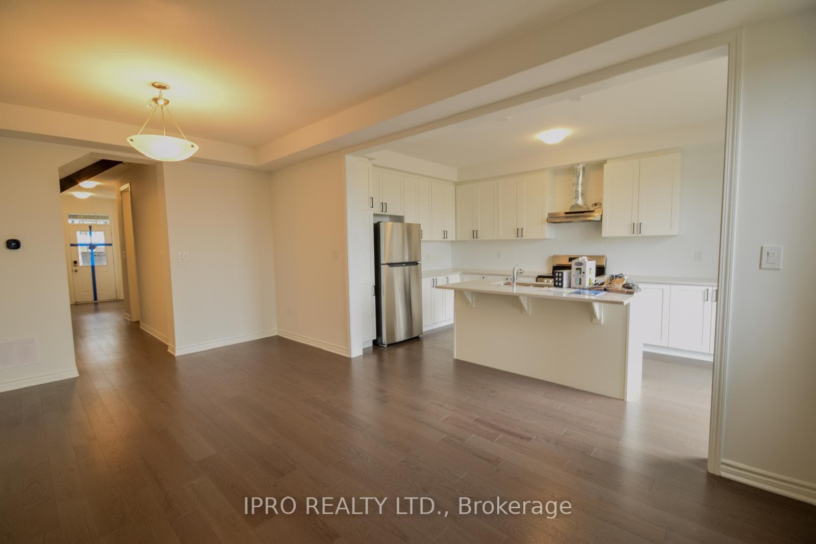 1514 Moira Crescent photo 3