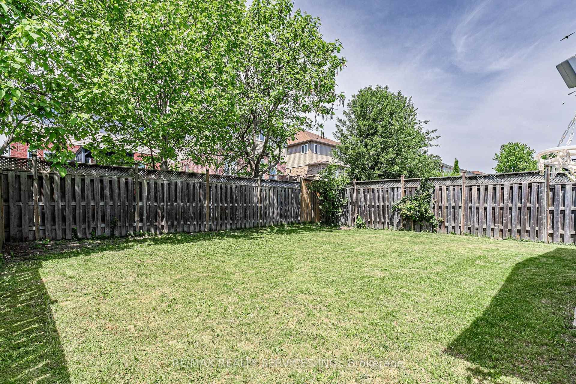 829 Oakcrossing Road photo 45