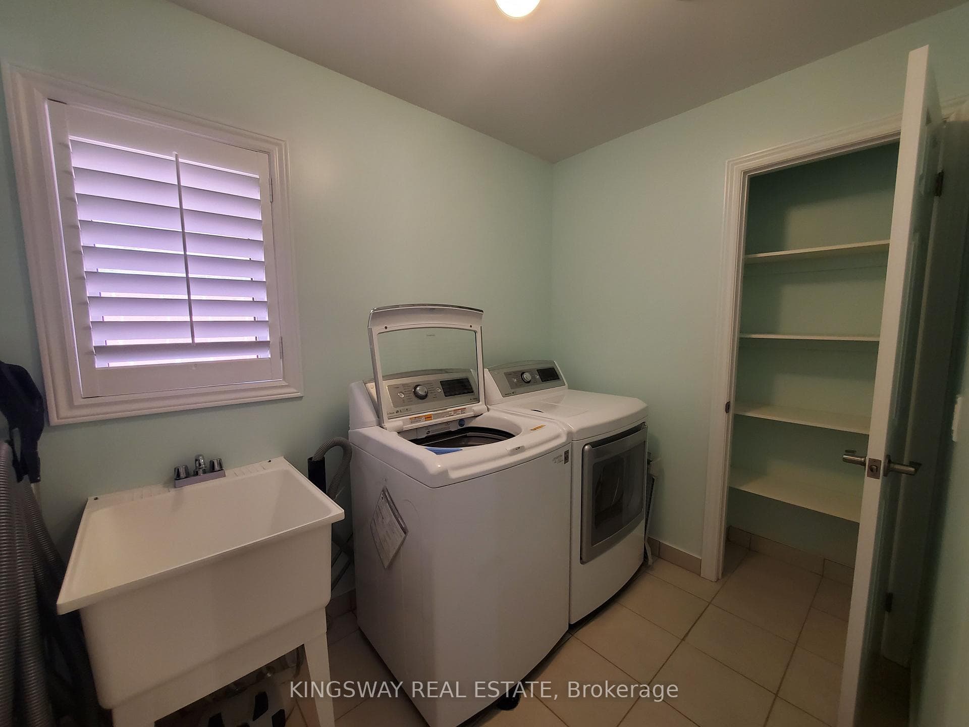 1450 Laurier Avenue photo 23