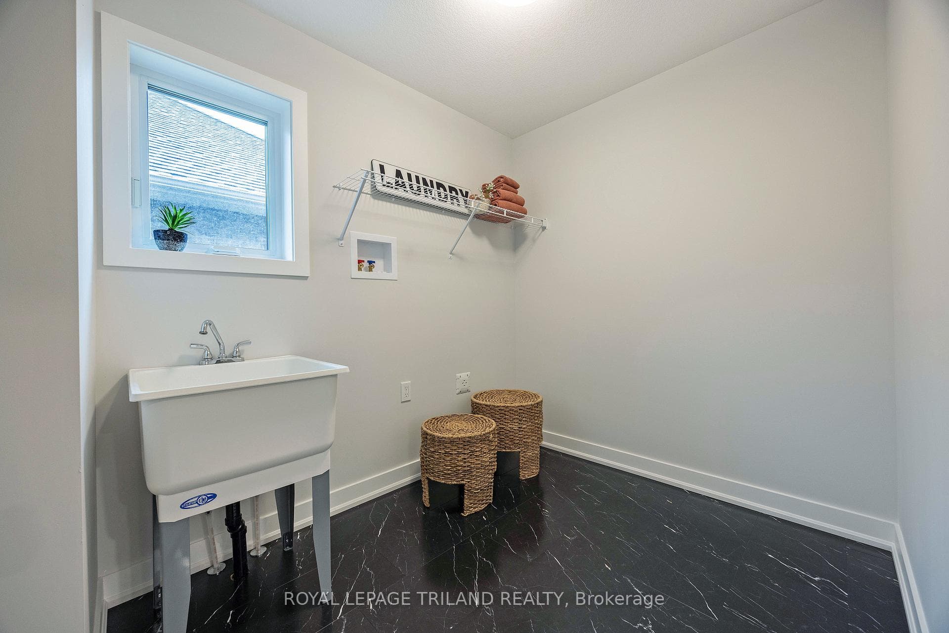 57 WHITE TAIL Path photo 16