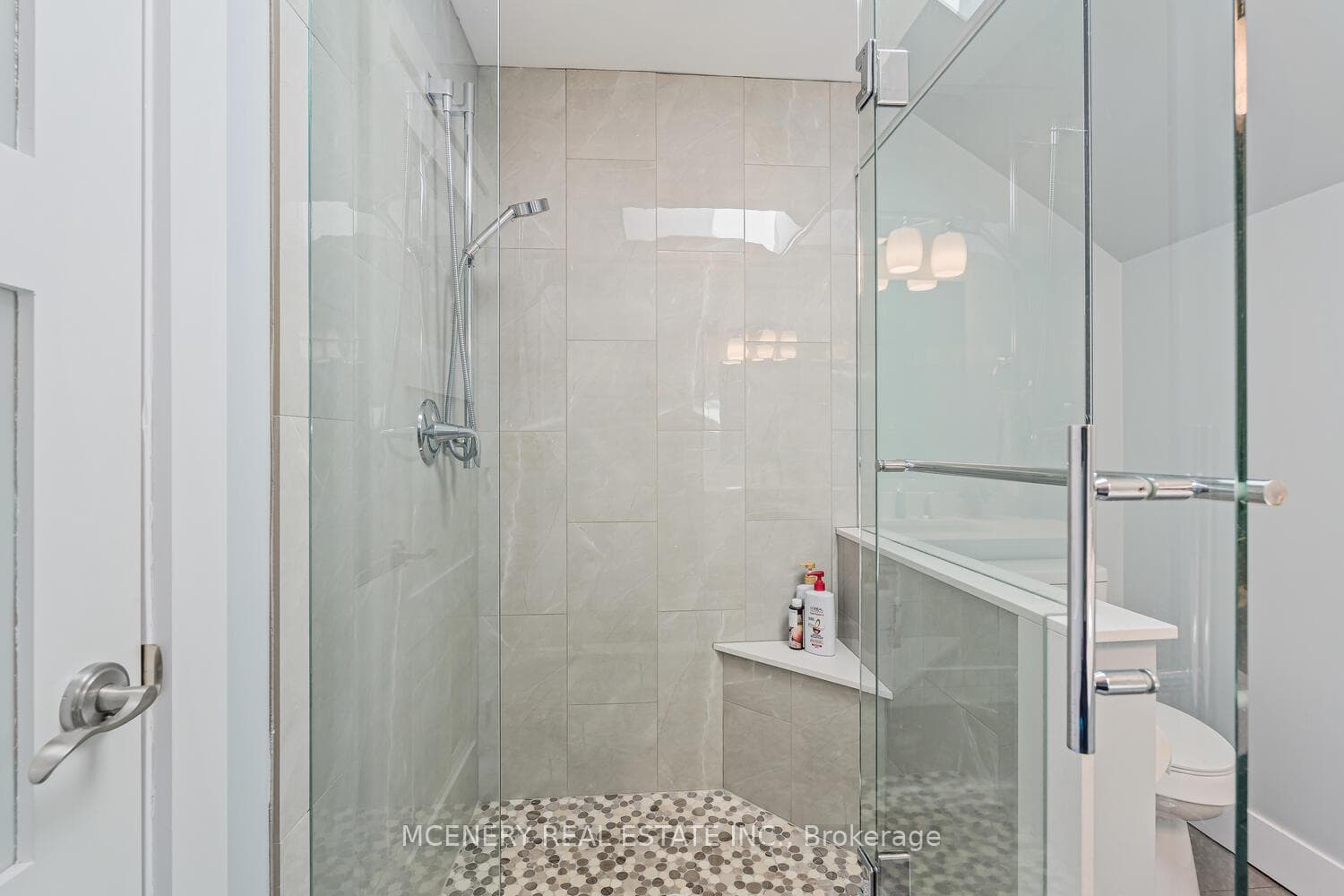 21 ERINDALE Drive photo 33