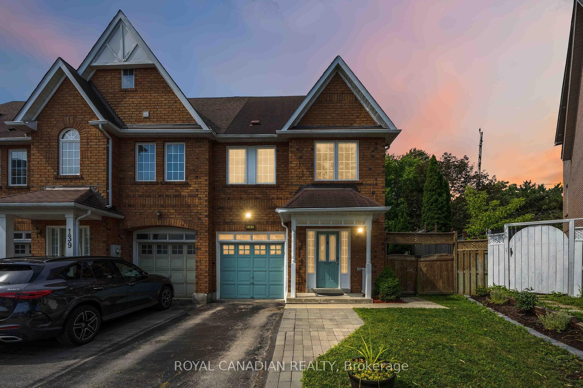 137 Stokely Crescent photo 3