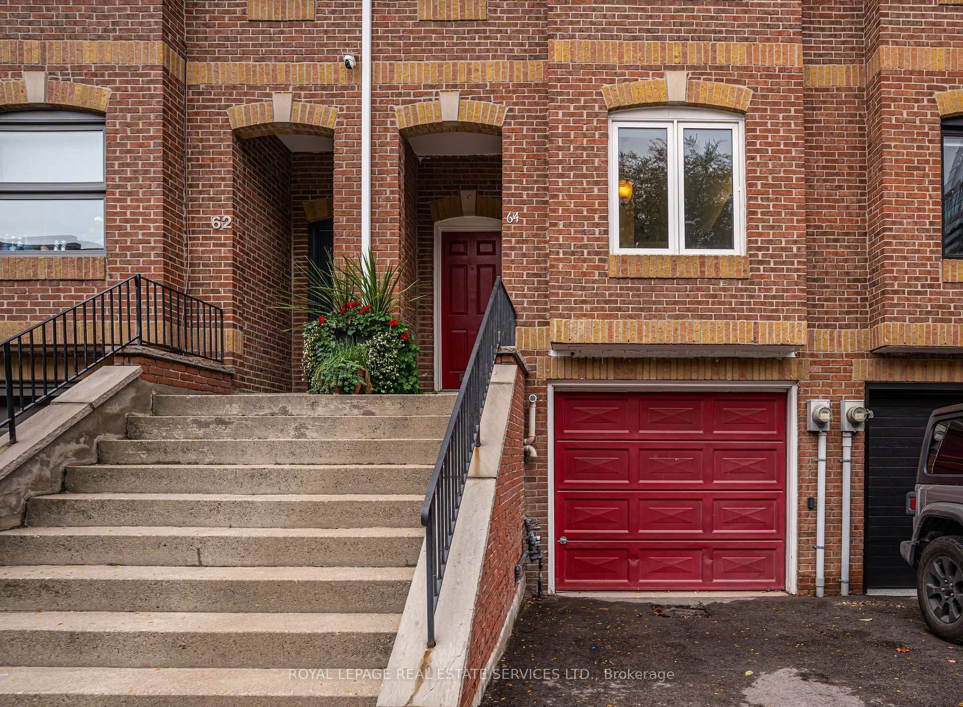 64 Arnold Avenue photo 3