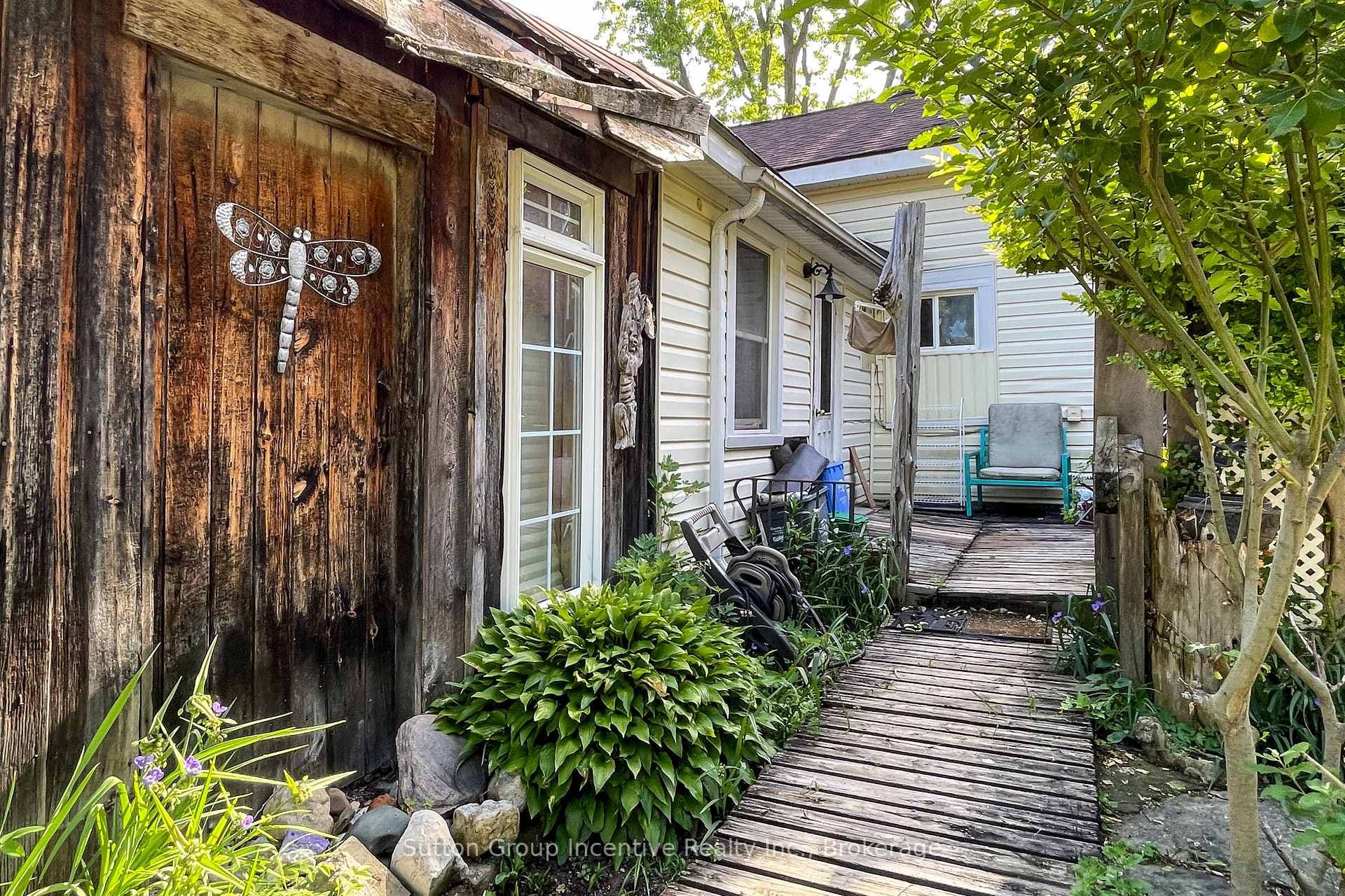 310 Maple Street photo 2
