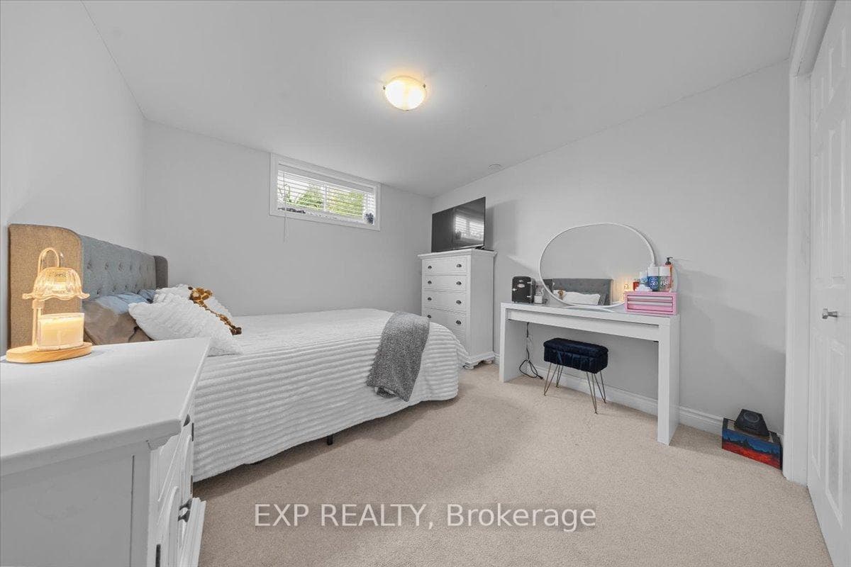 2670 Pierrette Drive photo 29