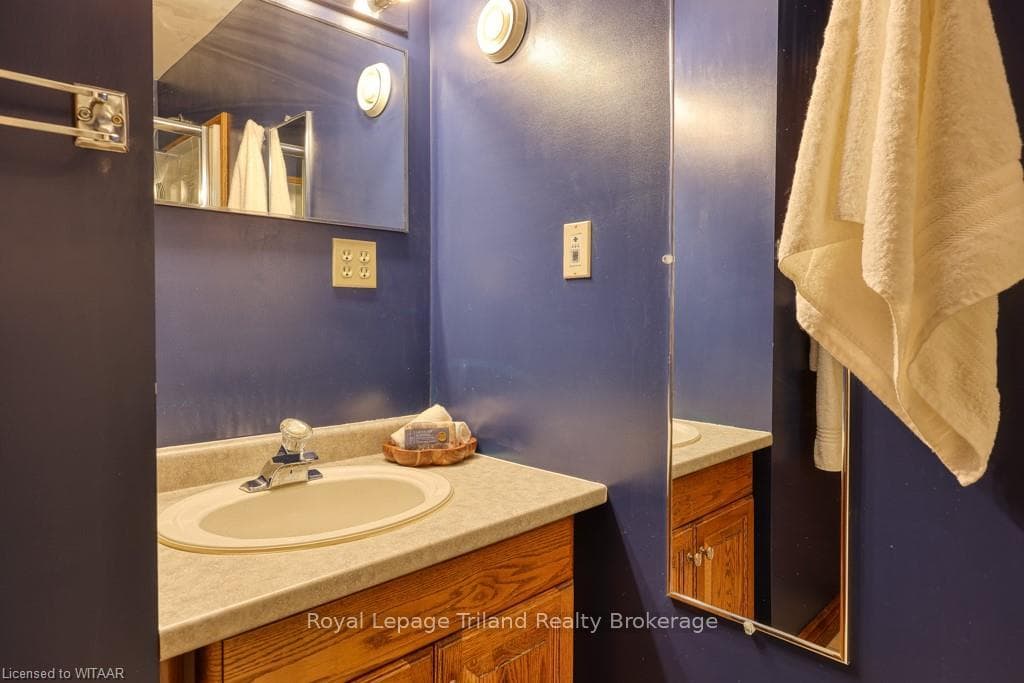 6325 DUNDAS Street photo 35