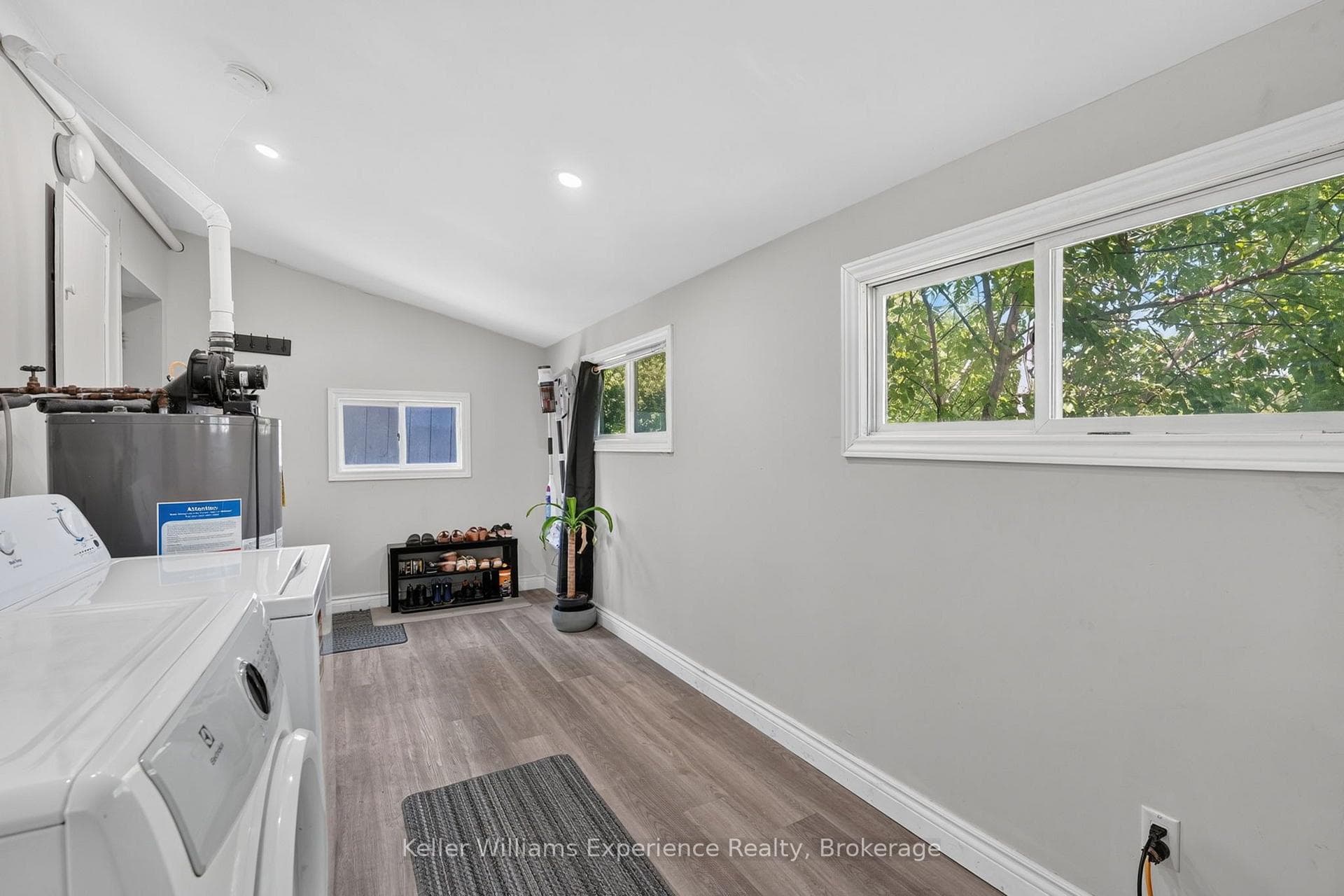 680 Ontario Street photo 24