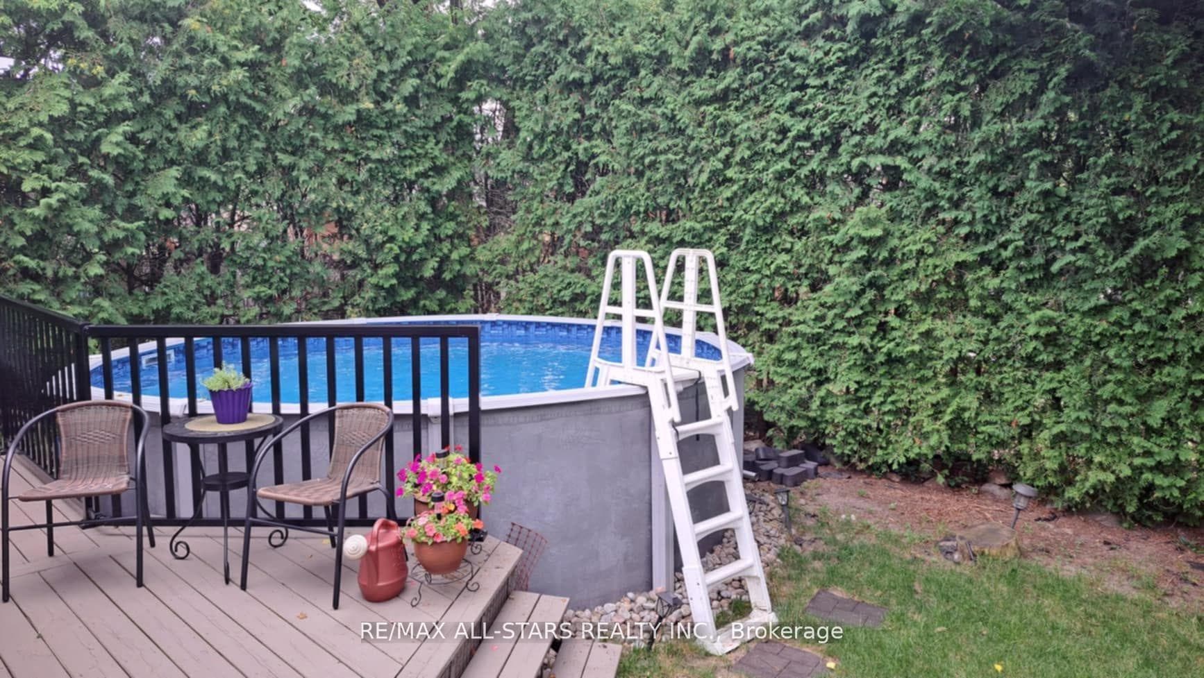 180 Sandringham Drive photo 38