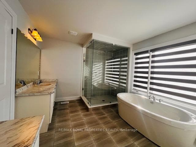 52 Butler Boulevard photo 29