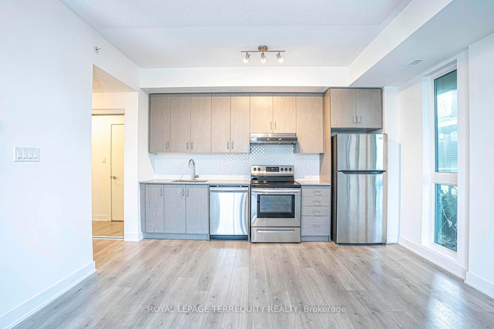 1709 Bur Oak Avenue Unit G09 photo 17