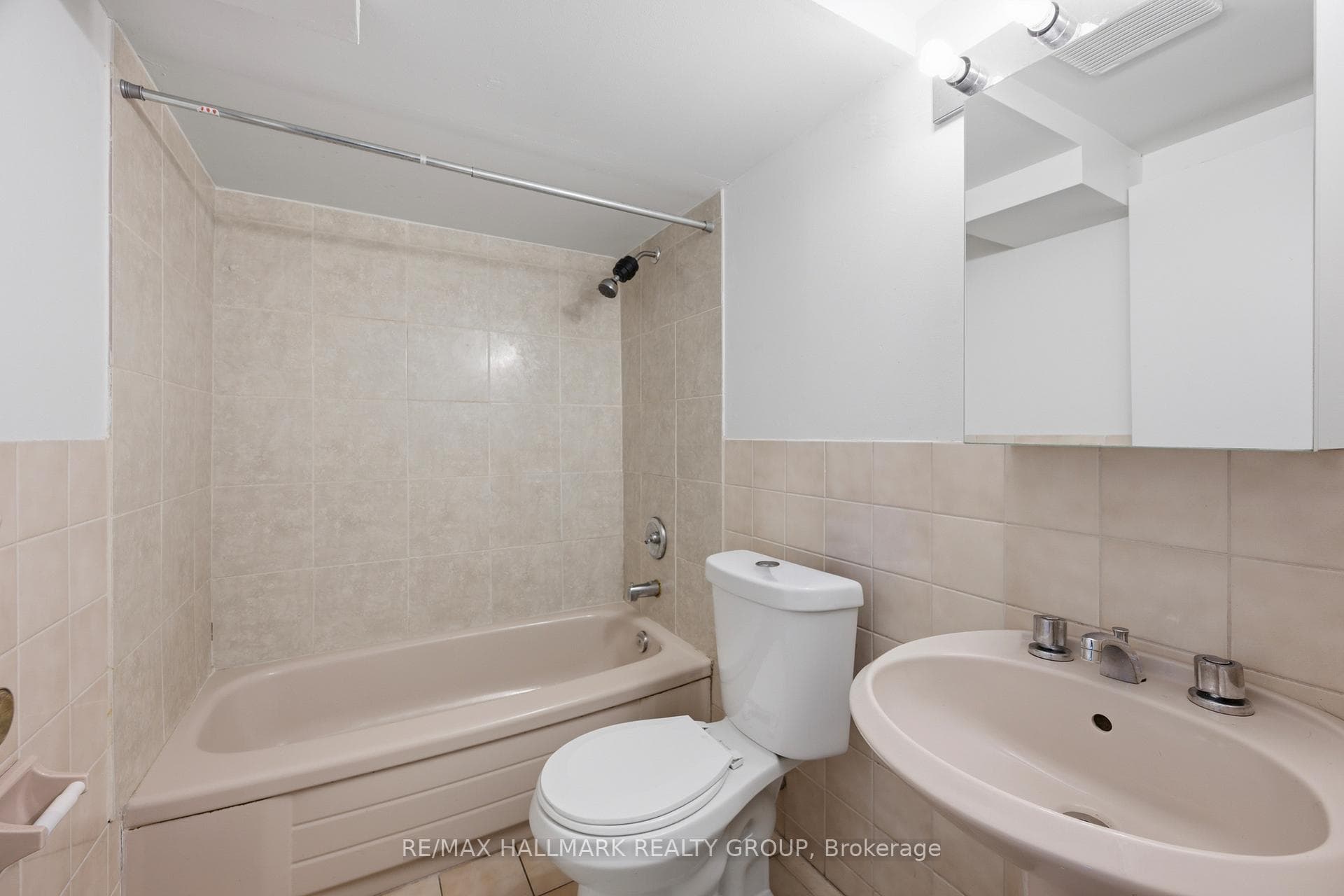 45 Hilliard Avenue photo 31