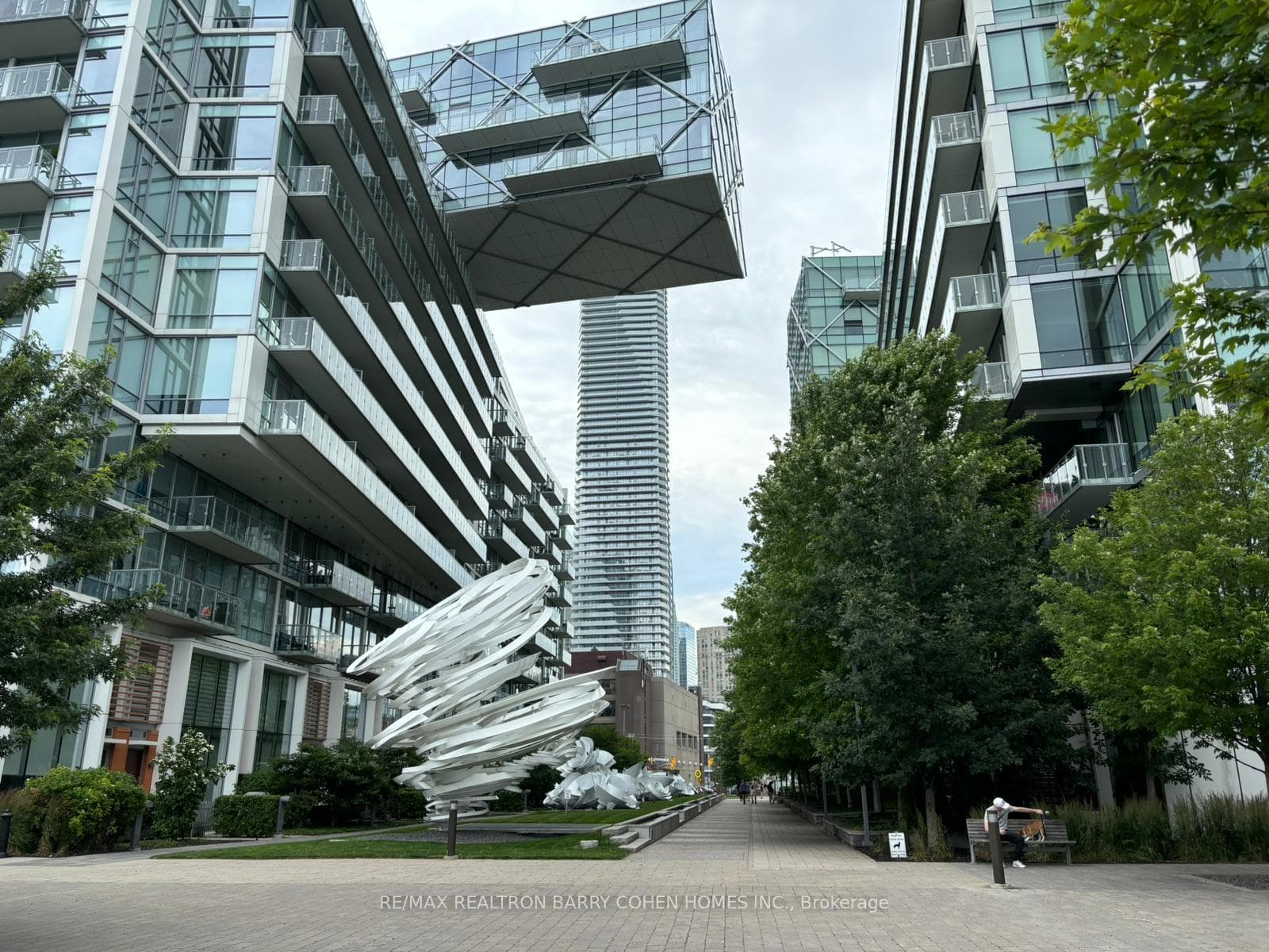 39 Queens Quay Unit 520 photo 16