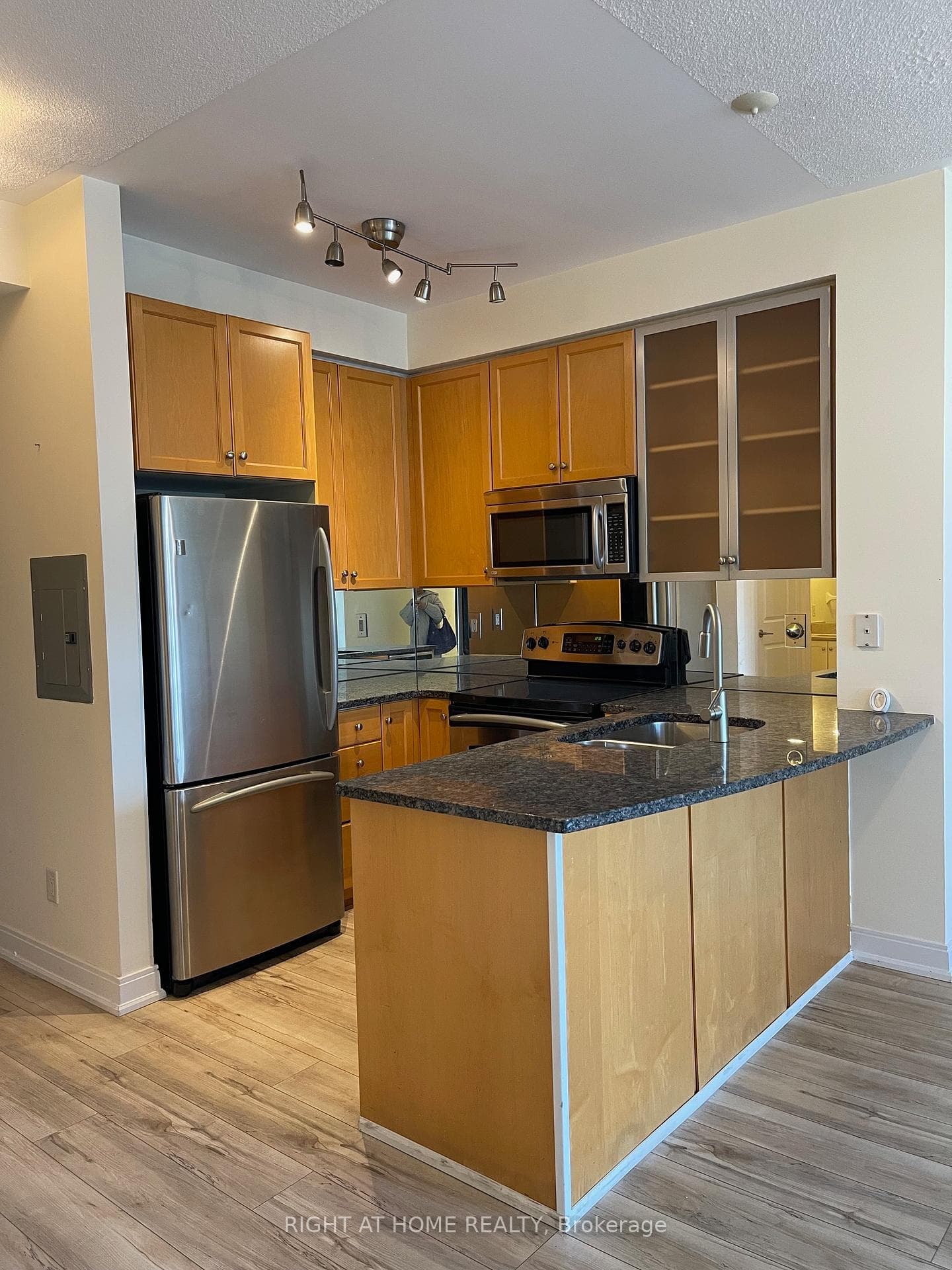 18 Yorkville Avenue Unit 1106 photo 2