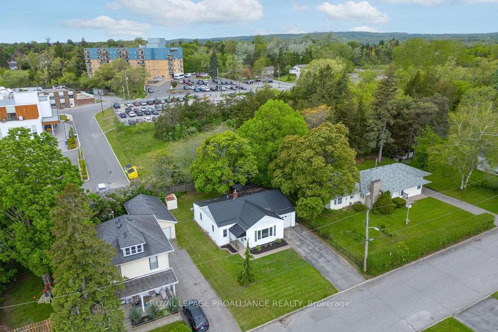 202 Maclellan Avenue photo 4