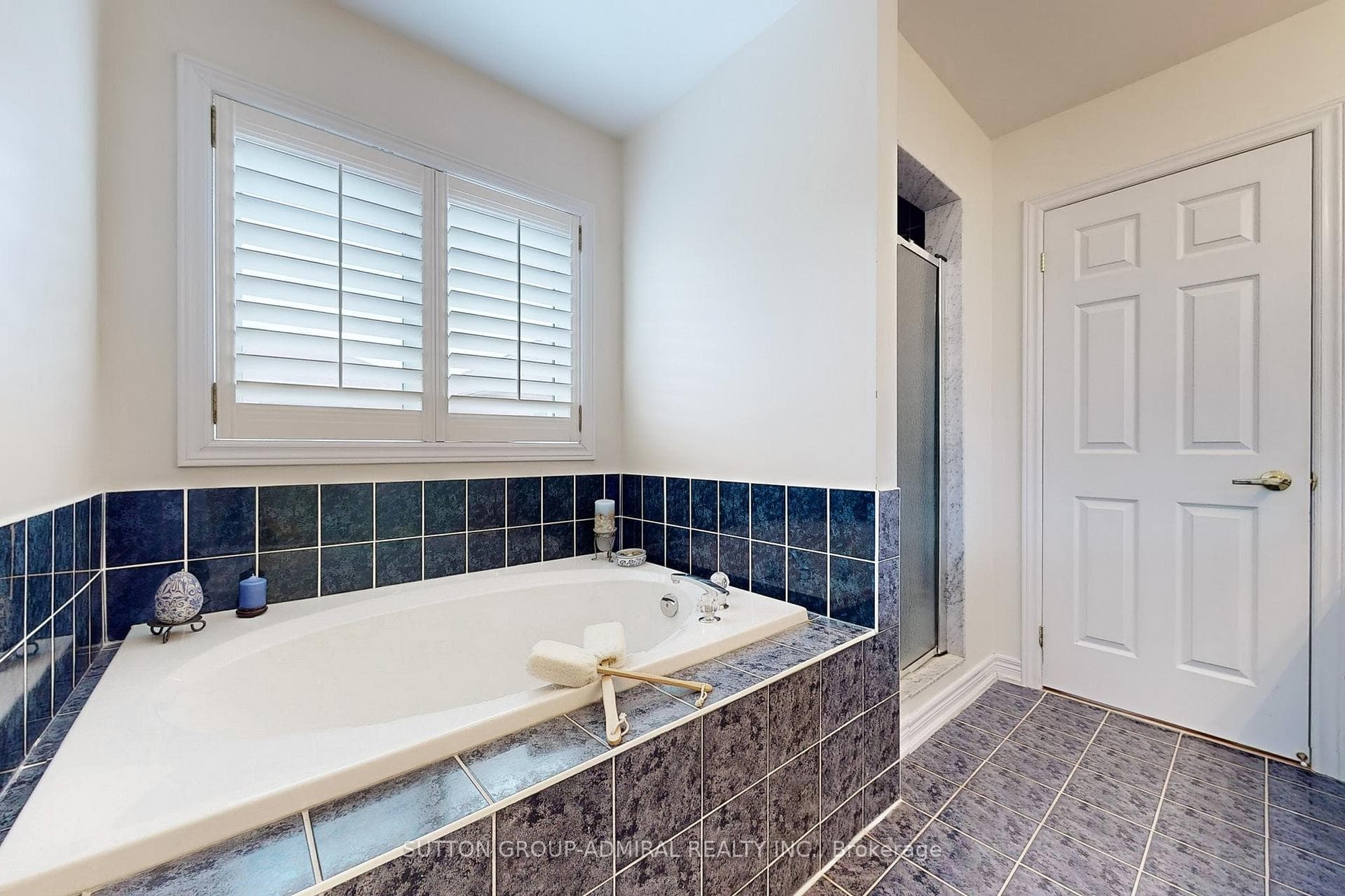 100 Bentwood Crescent photo 22