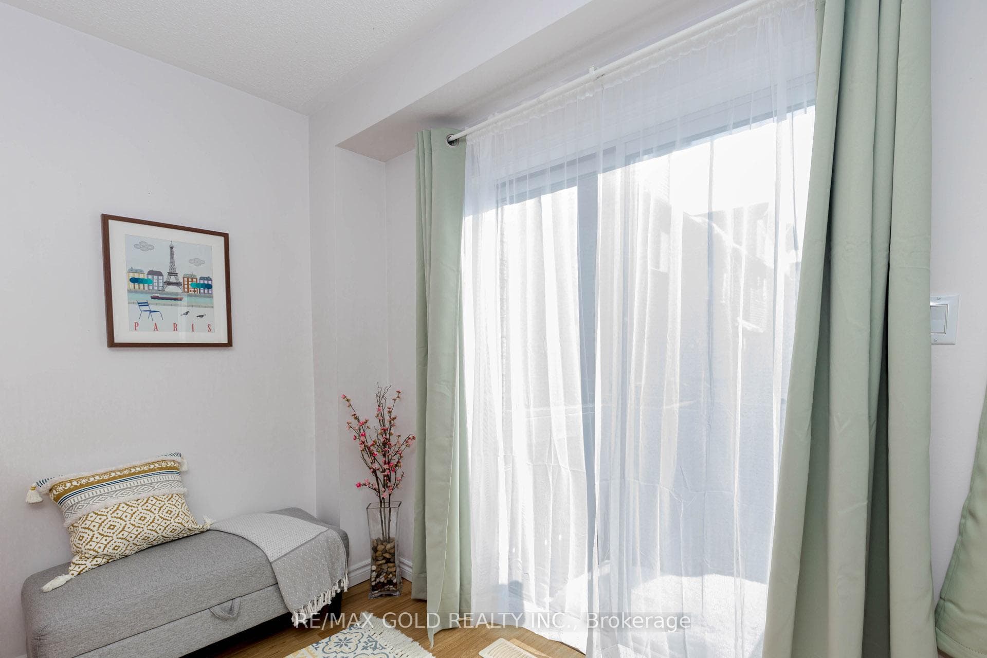 83 Spadina Road photo 17