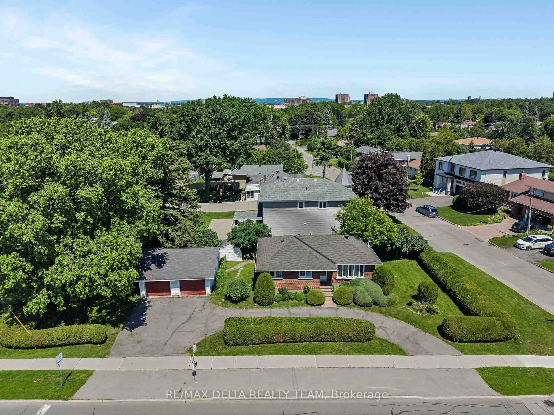 115 Meadowlands Drive photo 1
