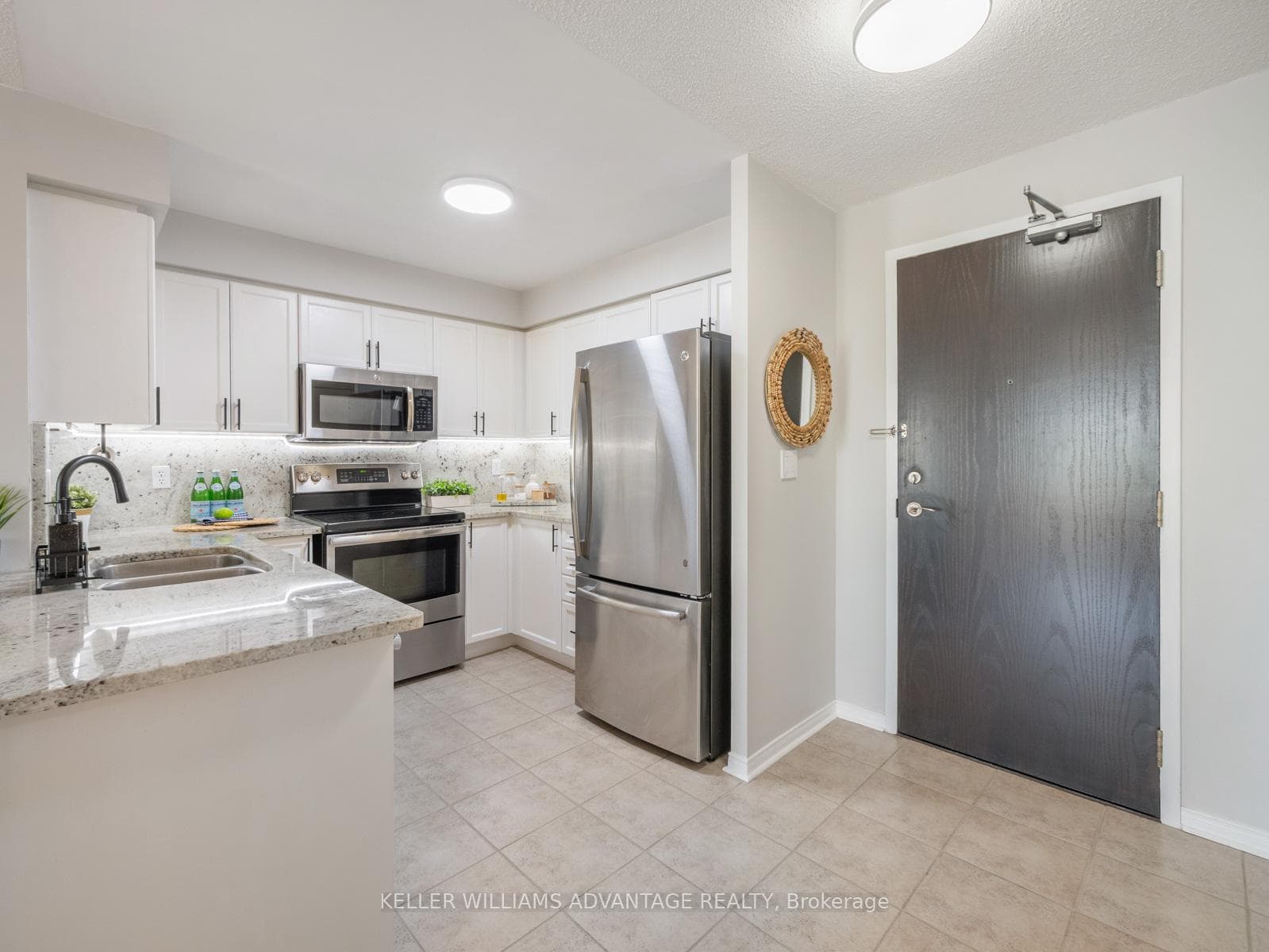 1733 Queen Street Unit 424 photo 9