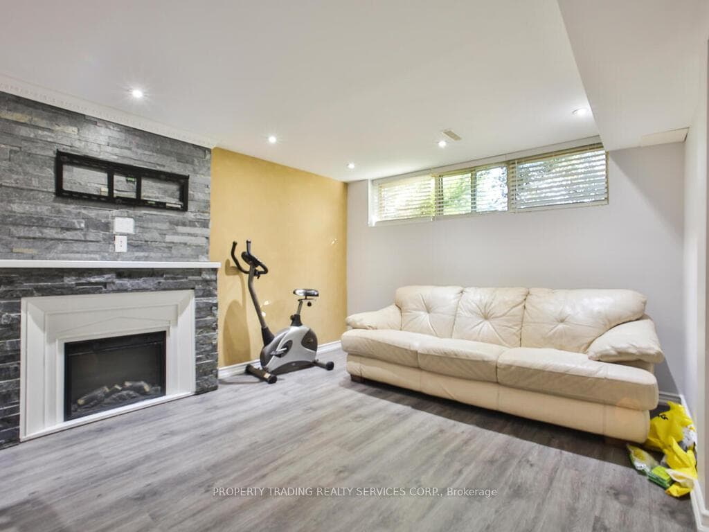 151 Navenby Crescent photo 19