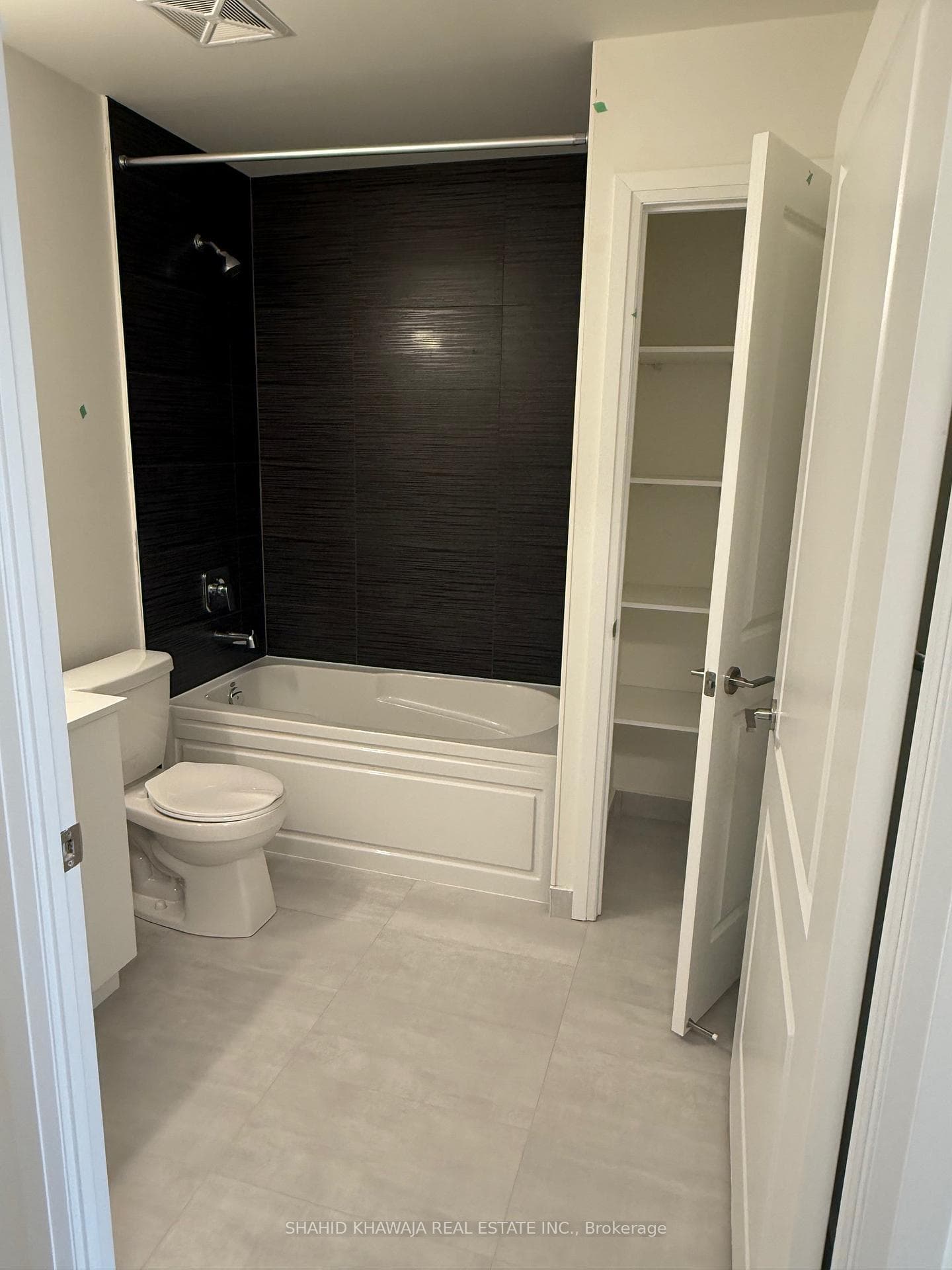 15 Watergarden Drive Unit 2009 photo 5