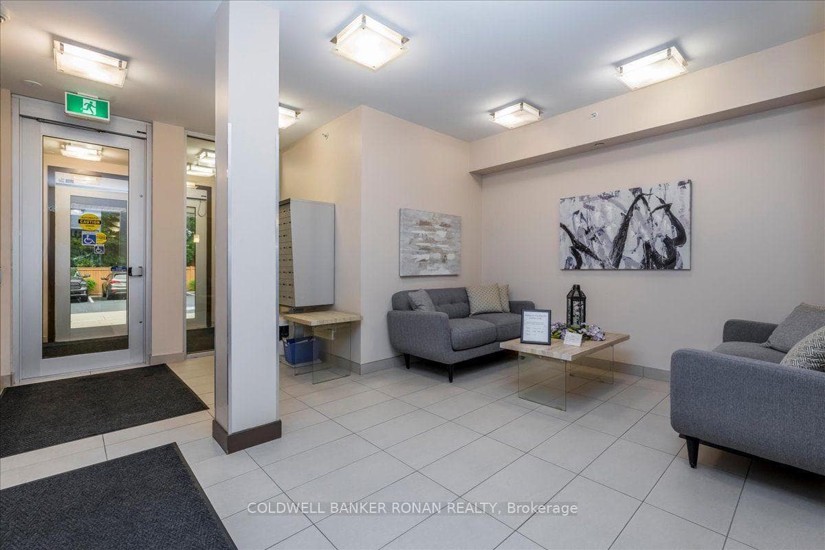 69 Boyne Street Unit 310 photo 3