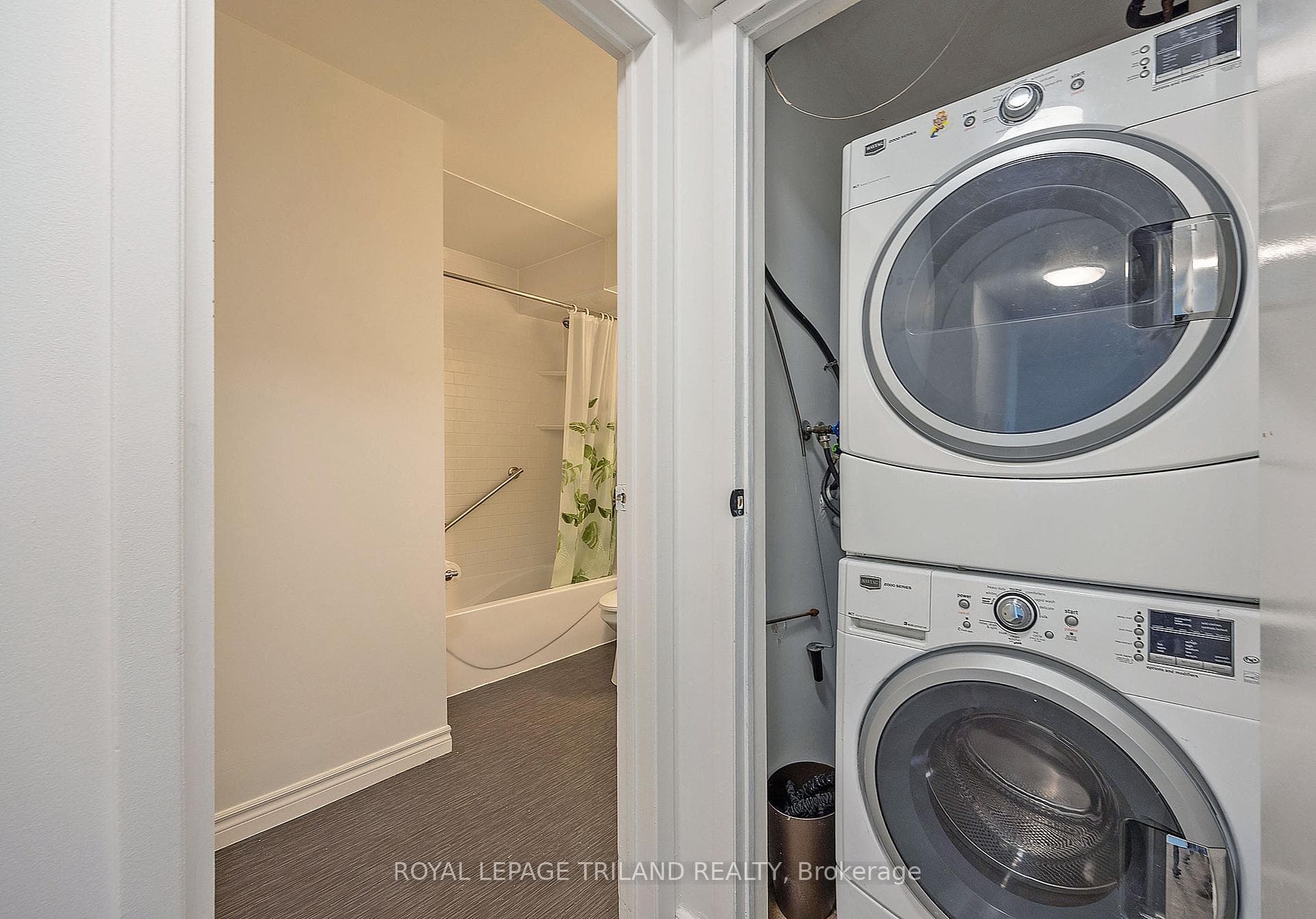 733 Deveron Crescent Unit 107 photo 27