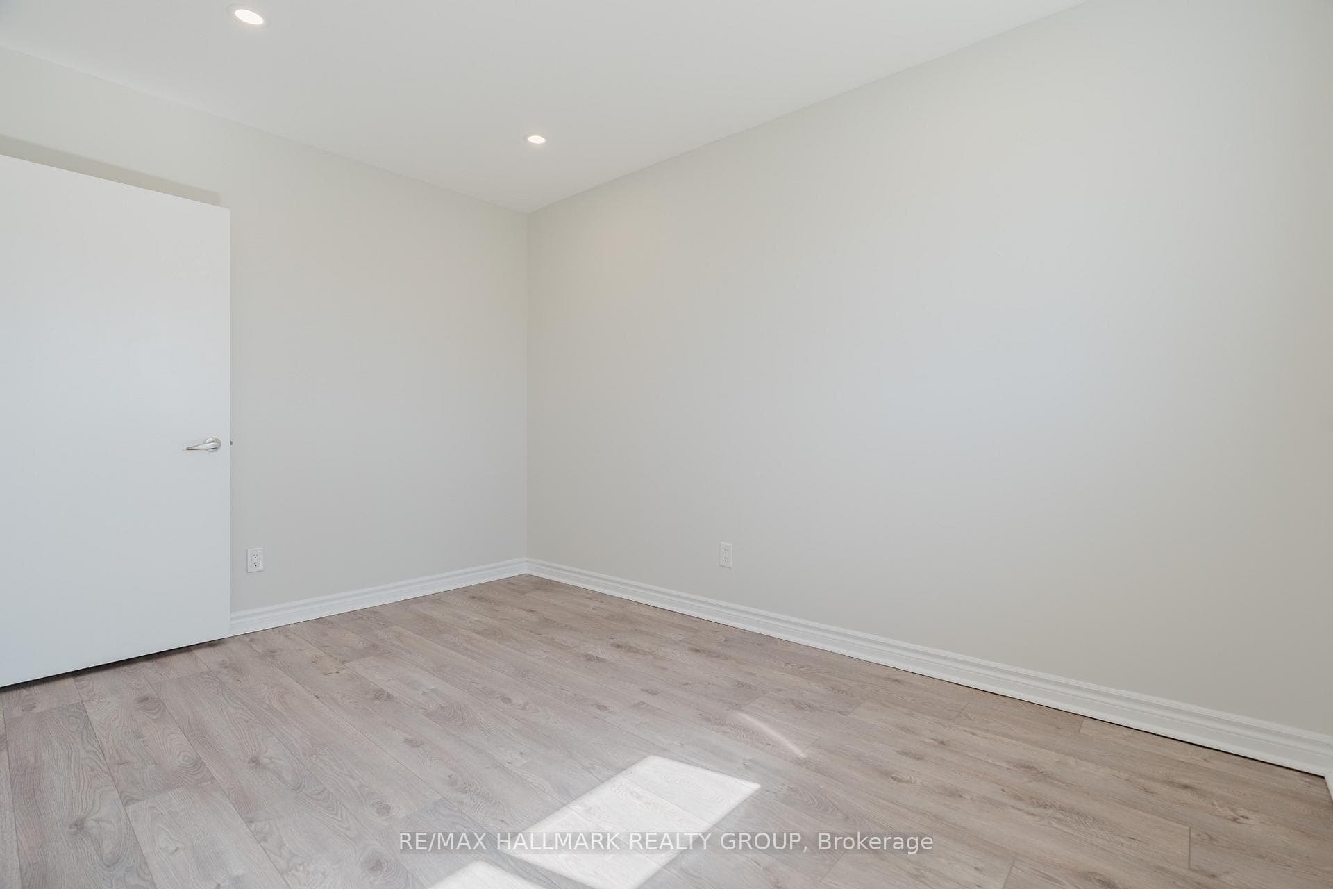 17 Wolmsley Crescent photo 20