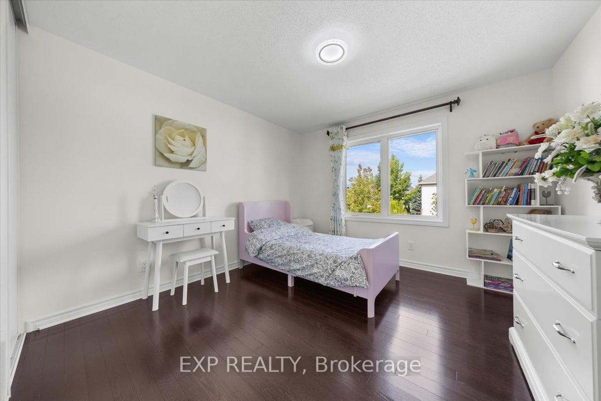 300 Grayburn Way photo 24
