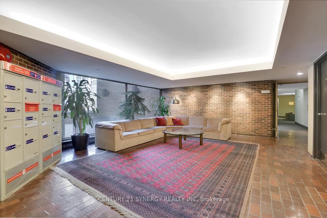 151 Bay Street Unit 202 photo 5