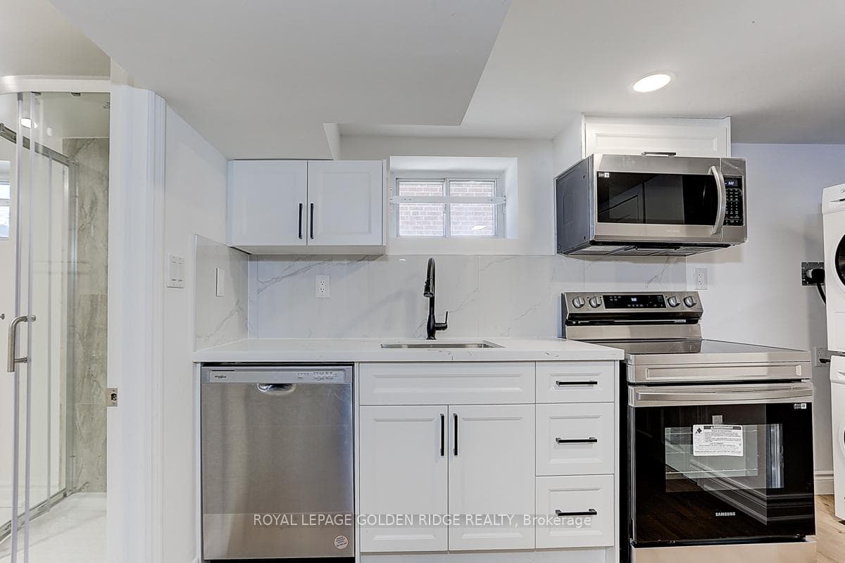 21 Lyndale Drive photo 43