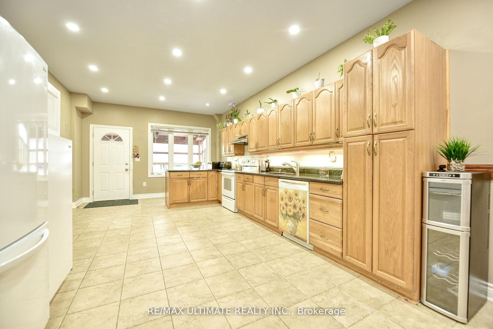 227 Earlscourt Avenue photo 5