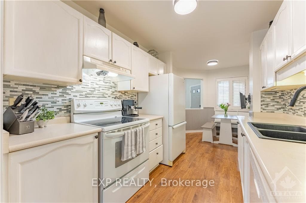 112 ASHPARK Crescent photo 8