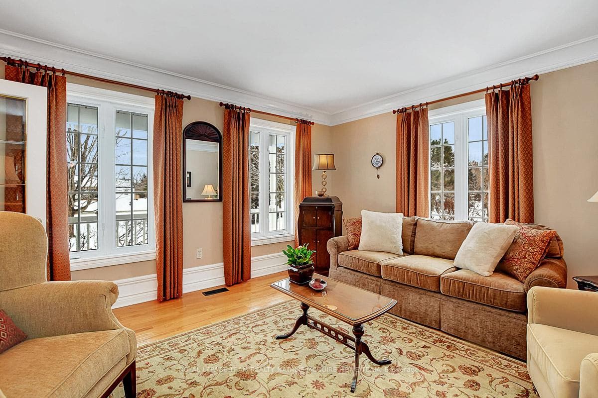 21 Kimberly Avenue photo 9