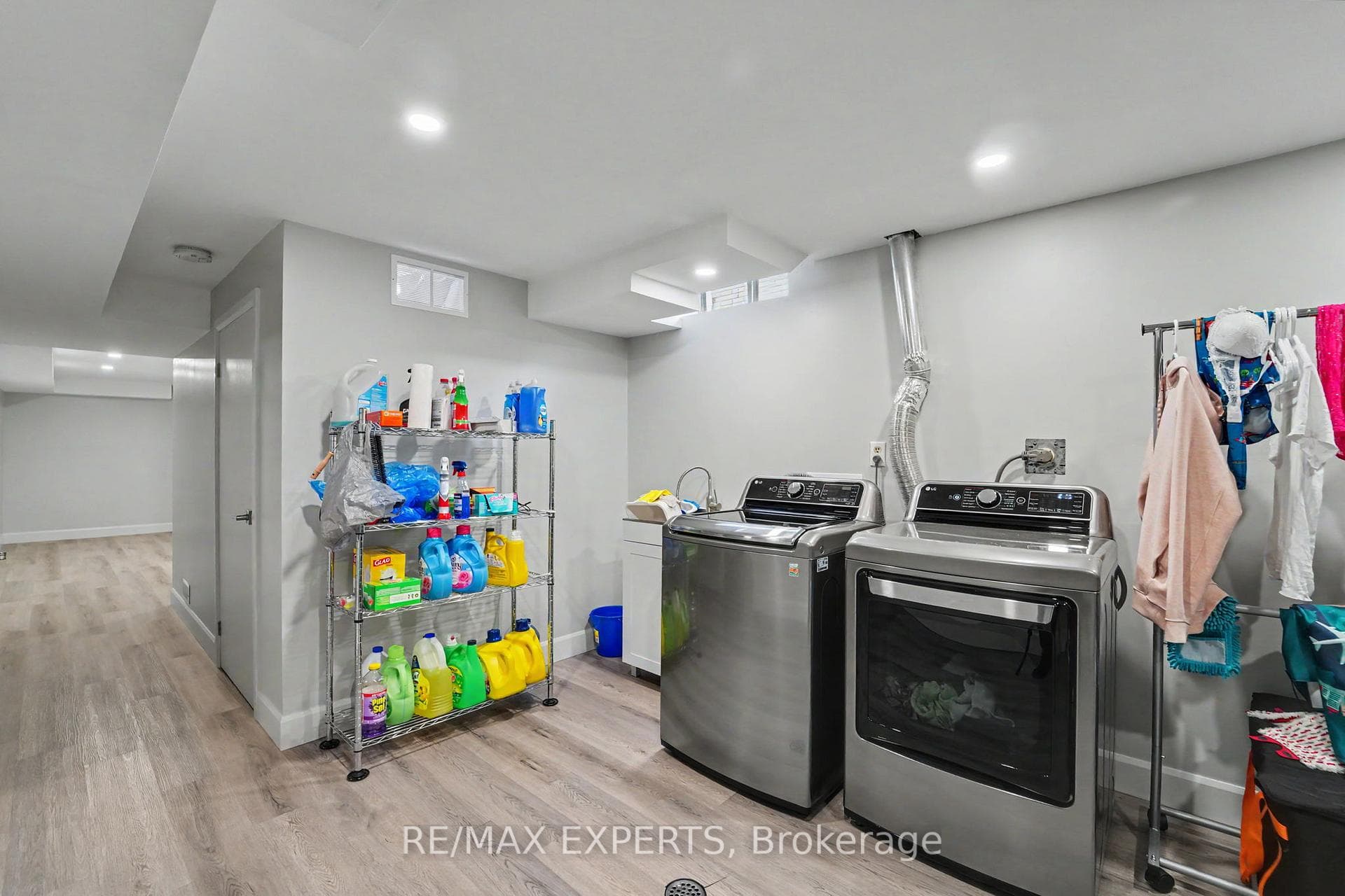 4 Willis Drive photo 31