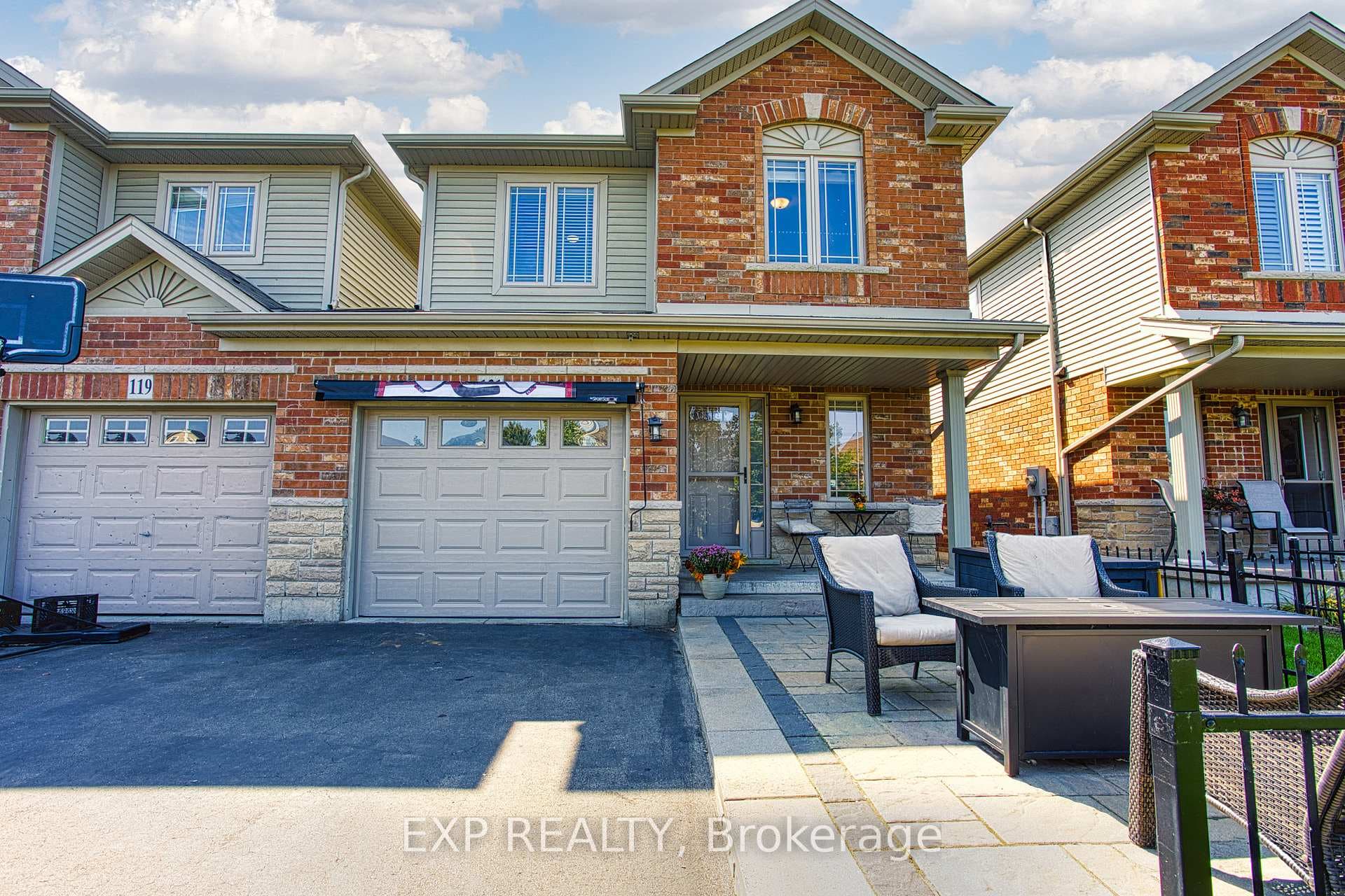 121 Sumner Crescent photo 2