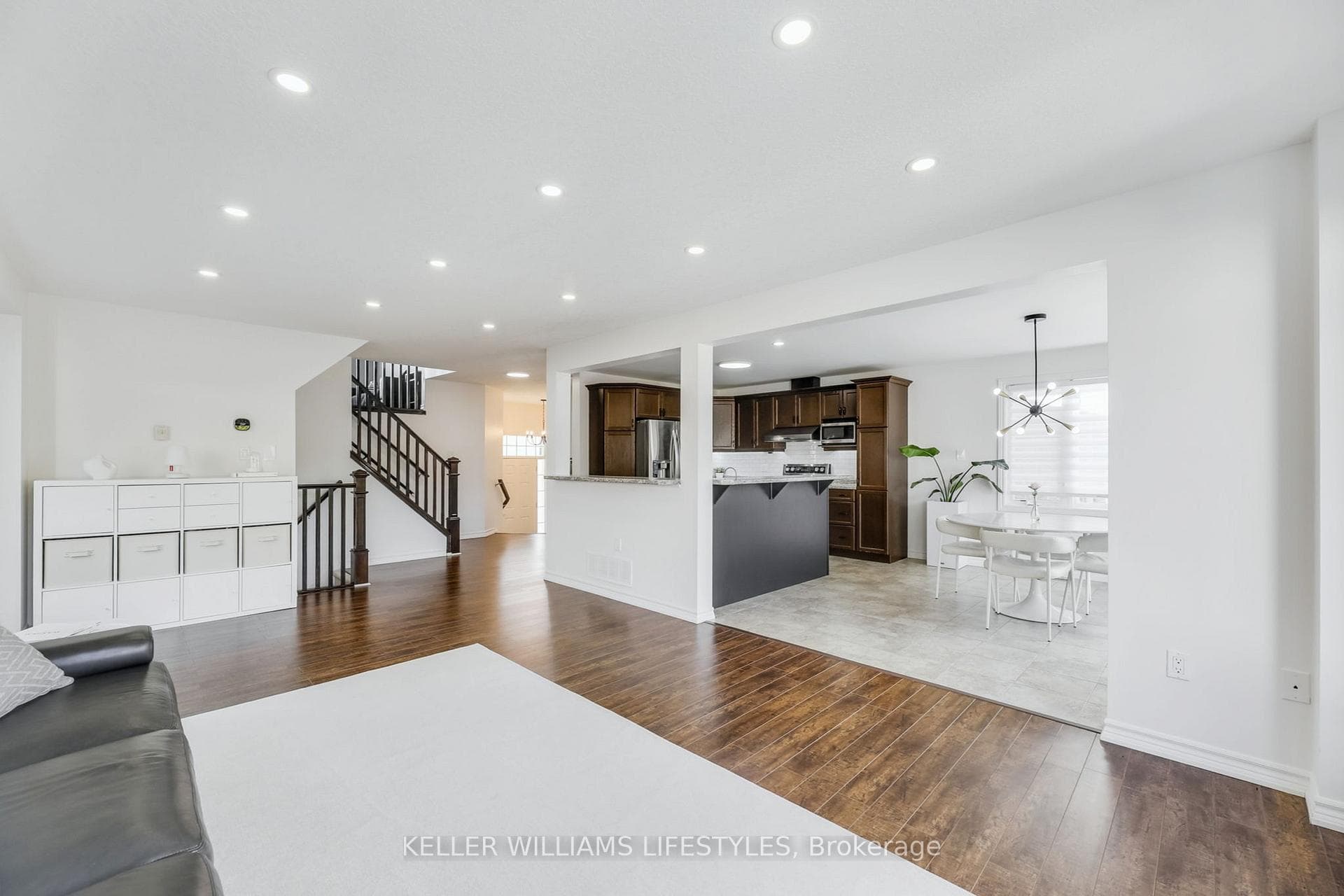 940 GRENFELL Drive photo 8