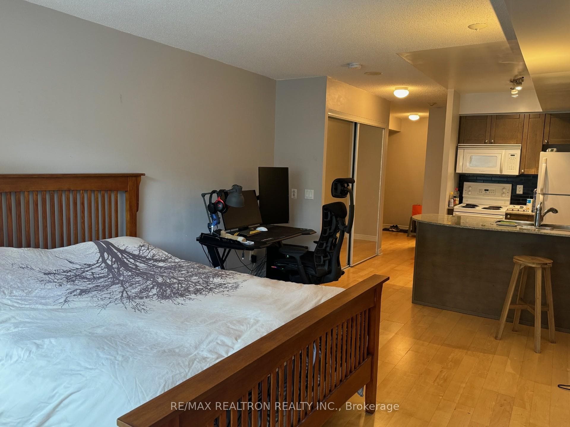 763 Bay Street Unit 415 photo 12
