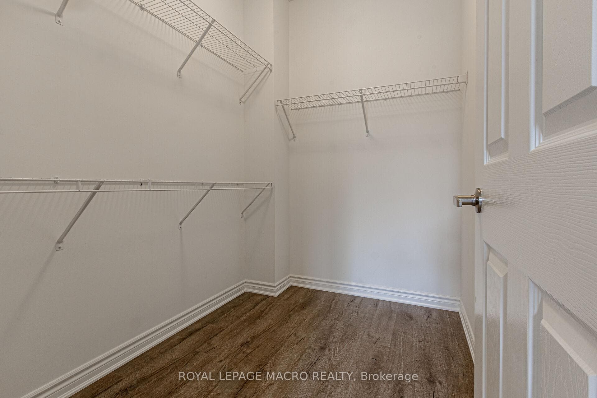 1832 Thames Circle photo 24